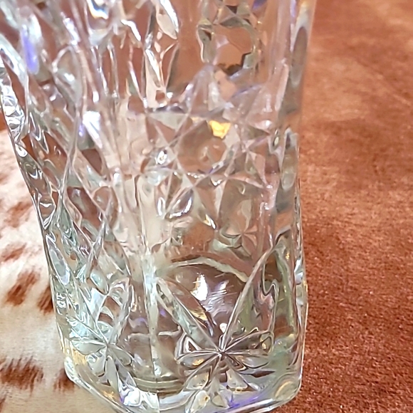 Beautiful Glass Vase - Picture 6 of 10